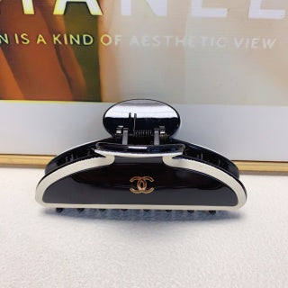 CHANEL Bianca Monochrome Signature Hair Claw Clip